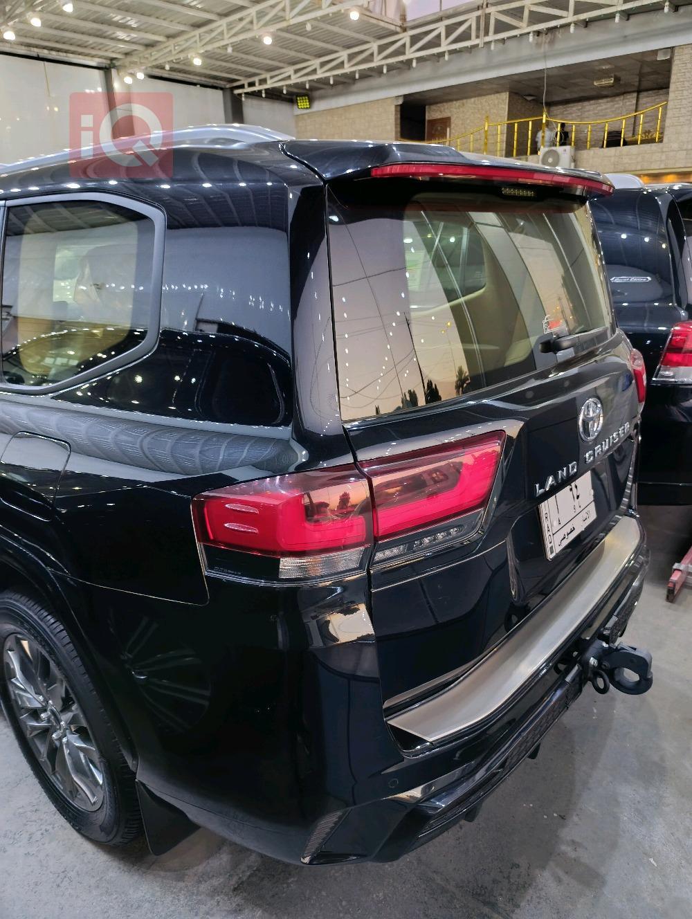 تۆیۆتا لاند کروزەر